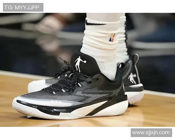 欧洲杯球星专用球鞋推荐 快速提升球场表现的必备装备